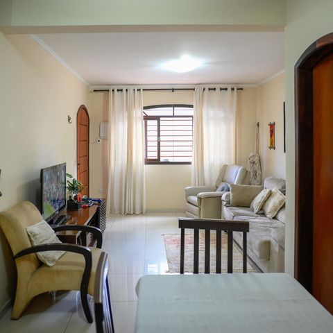 Casa à venda com 125m², 2 quartos e 2 vagas Casa à venda com 125m², 2 quartos e 2 vagasSala