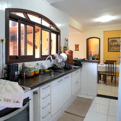 Casa à venda com 125m², 2 quartos e 2 vagas Casa à venda com 125m², 2 quartos e 2 vagasCozinha