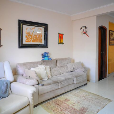 Casa à venda com 125m², 2 quartos e 2 vagas Casa à venda com 125m², 2 quartos e 2 vagasSala