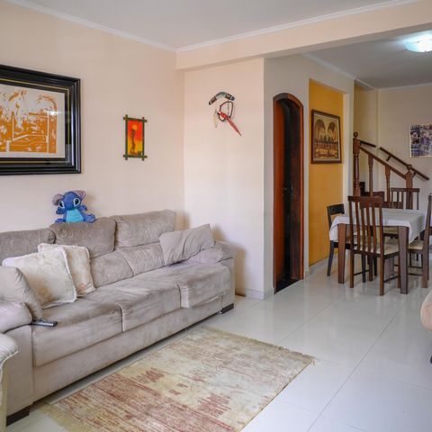 Casa à venda com 125m², 2 quartos e 2 vagas Casa à venda com 125m², 2 quartos e 2 vagasSala