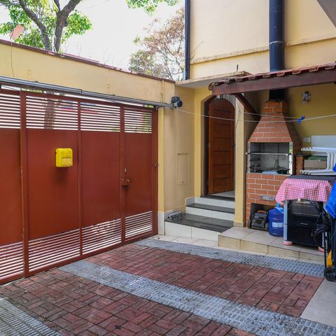 Casa à venda com 125m², 2 quartos e 2 vagas Casa à venda com 125m², 2 quartos e 2 vagasGaragem