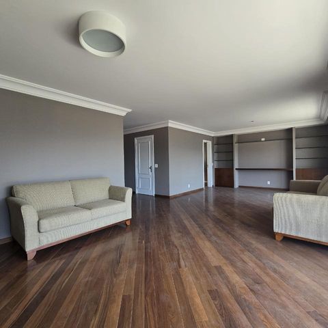Apartamento à venda com 213m², 4 quartos e 4 vagas