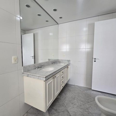 Apartamento à venda com 213m², 4 quartos e 4 vagas