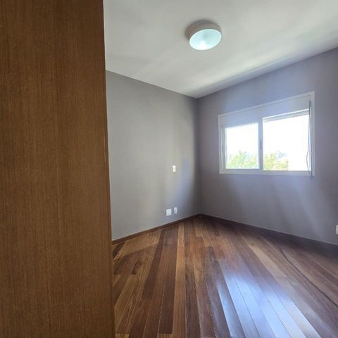 Apartamento à venda com 213m², 4 quartos e 4 vagas