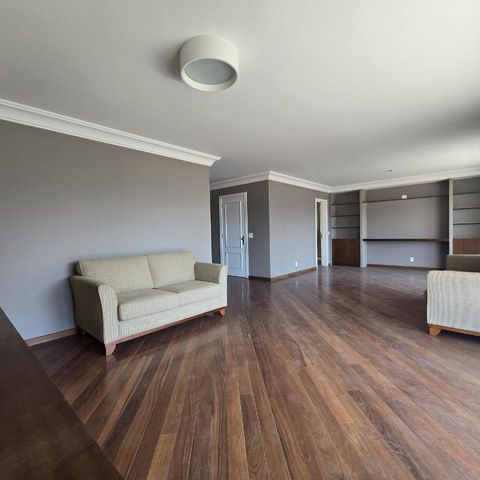 Apartamento à venda com 213m², 4 quartos e 4 vagas