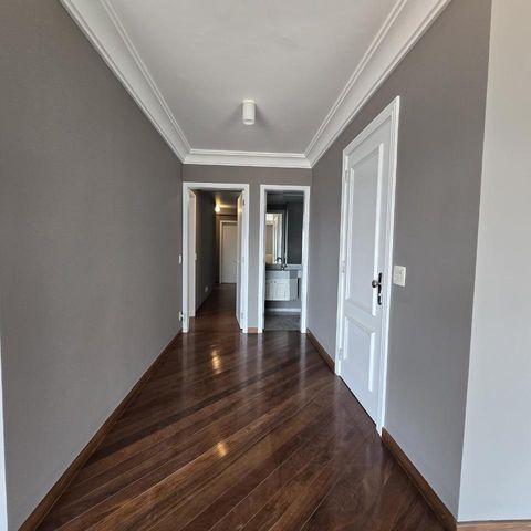 Apartamento à venda com 213m², 4 quartos e 4 vagas
