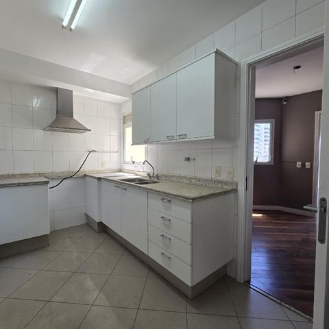 Apartamento à venda com 213m², 4 quartos e 4 vagas