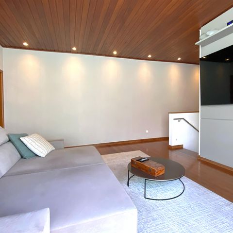 Casa de condomínio à venda com 348m², 4 quartos e 4 vagasSala de Estar