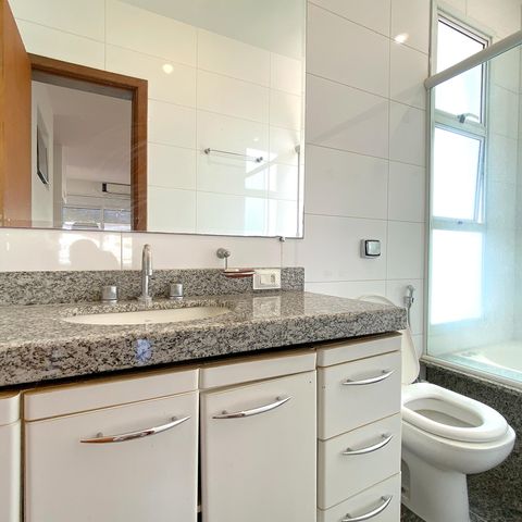 Casa de condomínio à venda com 348m², 4 quartos e 4 vagasBanheiro da Suíte 2