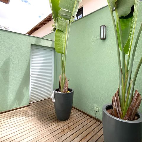 Casa de condomínio à venda com 348m², 4 quartos e 4 vagasVaranda lateral