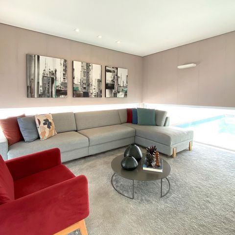 Casa de condomínio à venda com 348m², 4 quartos e 4 vagasSala de Estar