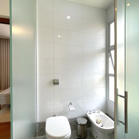 Casa de condomínio à venda com 348m², 4 quartos e 4 vagasBanheiro da Suíte 1