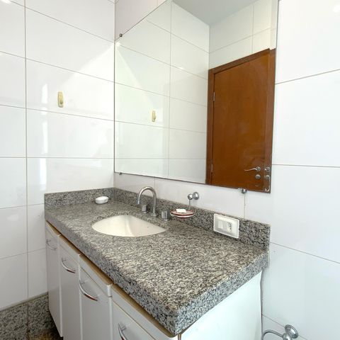 Casa de condomínio à venda com 348m², 4 quartos e 4 vagasBanheiro da Suíte 2