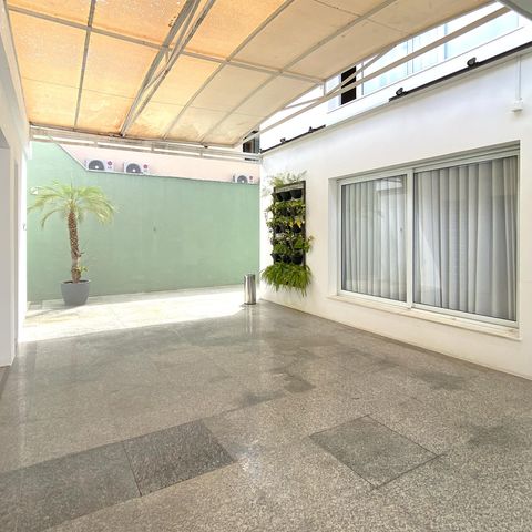 Casa de condomínio à venda com 348m², 4 quartos e 4 vagasVaranda coberta
