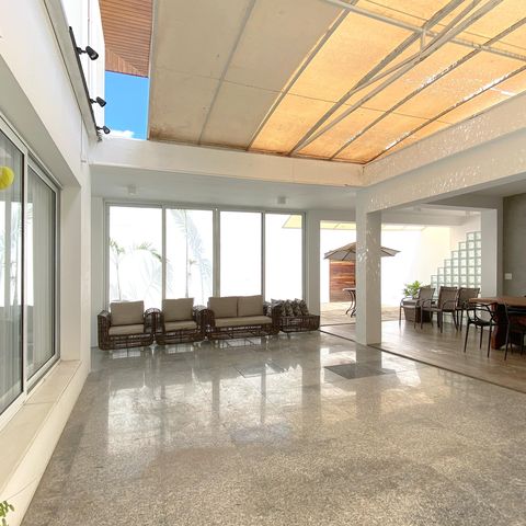 Casa de condomínio à venda com 348m², 4 quartos e 4 vagasVaranda coberta