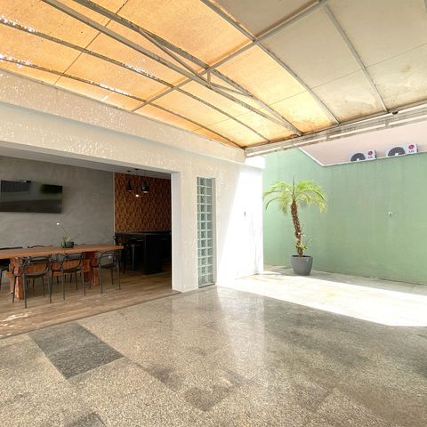 Casa de condomínio à venda com 348m², 4 quartos e 4 vagasVaranda coberta