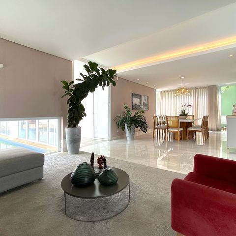 Casa de condomínio à venda com 348m², 4 quartos e 4 vagasSala de Estar