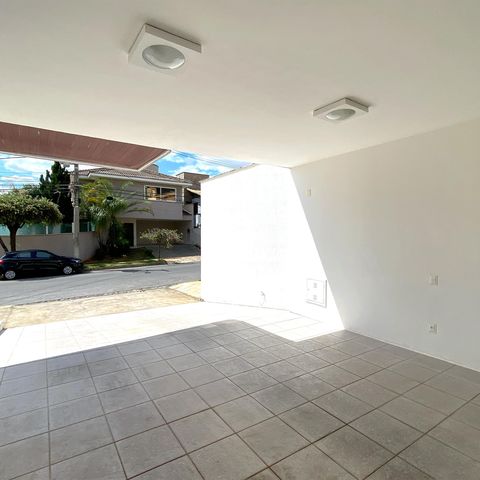 Casa de condomínio à venda com 348m², 4 quartos e 4 vagasGaragem