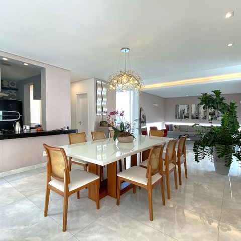 Casa de condomínio à venda com 348m², 4 quartos e 4 vagasSala de Jantar