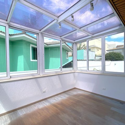 Casa de condomínio à venda com 348m², 4 quartos e 4 vagasVaranda da Sala de Estar