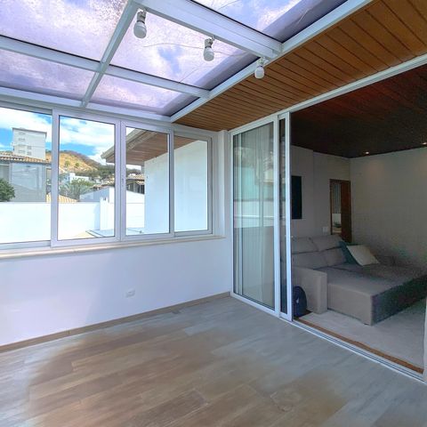 Casa de condomínio à venda com 348m², 4 quartos e 4 vagasVaranda da Sala de Estar
