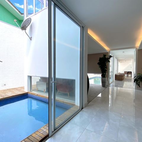 Casa de condomínio à venda com 348m², 4 quartos e 4 vagasCorredor