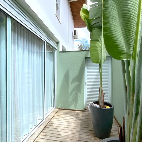 Casa de condomínio à venda com 348m², 4 quartos e 4 vagasVaranda lateral