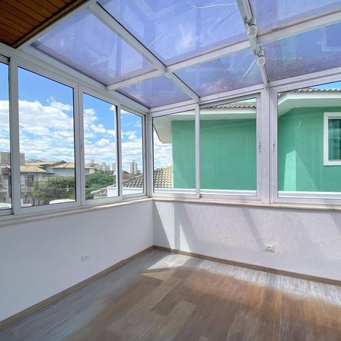 Casa de condomínio à venda com 348m², 4 quartos e 4 vagasVaranda da Sala de Estar