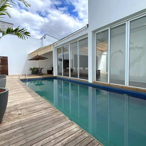 Casa de condomínio à venda com 348m², 4 quartos e 4 vagasPiscina