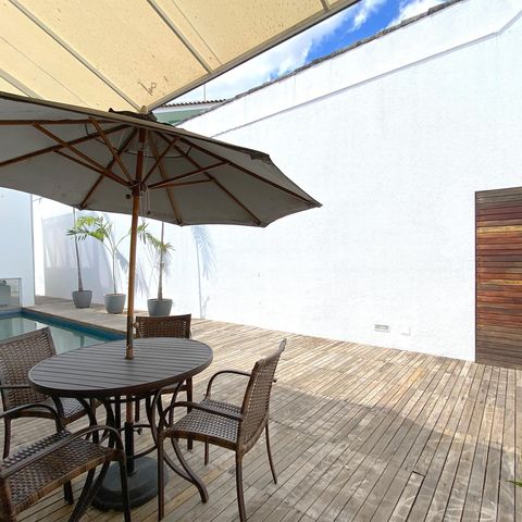 Casa de condomínio à venda com 348m², 4 quartos e 4 vagasPiscina