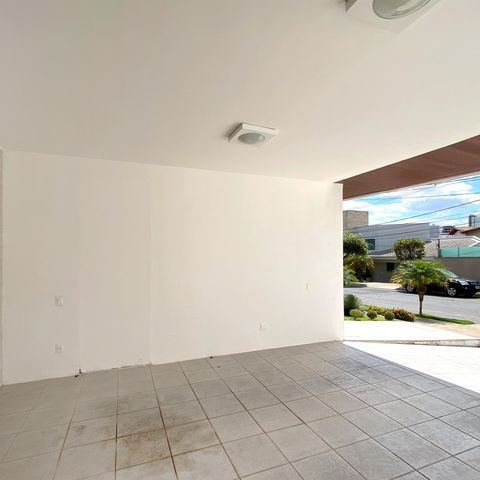 Casa de condomínio à venda com 348m², 4 quartos e 4 vagasGaragem