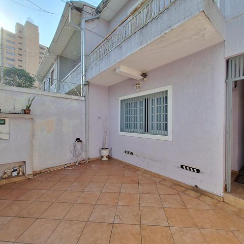 Casa à venda com 240m², 3 quartos e 3 vagas Casa à venda com 240m², 3 quartos e 3 vagasGaragem 2