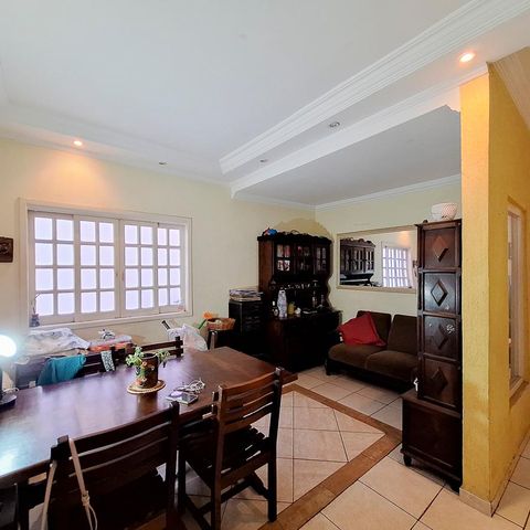 Casa à venda com 240m², 3 quartos e 3 vagas Casa à venda com 240m², 3 quartos e 3 vagasSala de Jantar