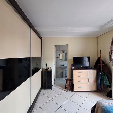 Casa à venda com 240m², 3 quartos e 3 vagas Casa à venda com 240m², 3 quartos e 3 vagasQuarto 1