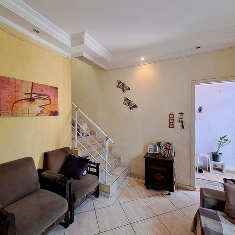 Casa à venda com 240m², 3 quartos e 3 vagas Casa à venda com 240m², 3 quartos e 3 vagasSala