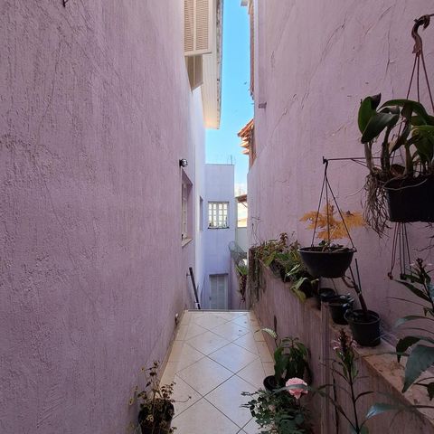 Casa à venda com 240m², 3 quartos e 3 vagas Casa à venda com 240m², 3 quartos e 3 vagasAcesso fundos