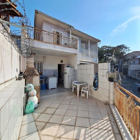 Casa à venda com 240m², 3 quartos e 3 vagas Casa à venda com 240m², 3 quartos e 3 vagasVaranda Cozinha