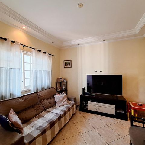 Casa à venda com 240m², 3 quartos e 3 vagas Casa à venda com 240m², 3 quartos e 3 vagasSala