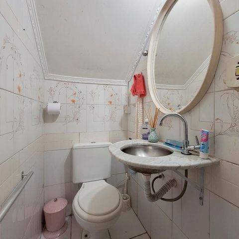 Casa à venda com 240m², 3 quartos e 3 vagas Casa à venda com 240m², 3 quartos e 3 vagasLavabo