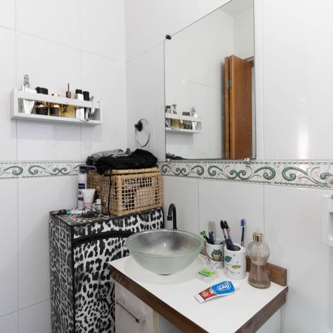 Casa à venda com 200m², 2 quartos e 3 vagasBanheiro 