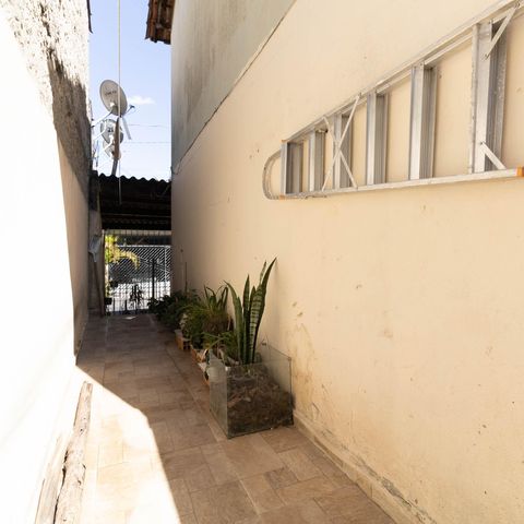 Casa à venda com 200m², 2 quartos e 3 vagasCorredor Lateral 