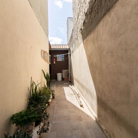 Casa à venda com 200m², 2 quartos e 3 vagasCorredor Lateral 