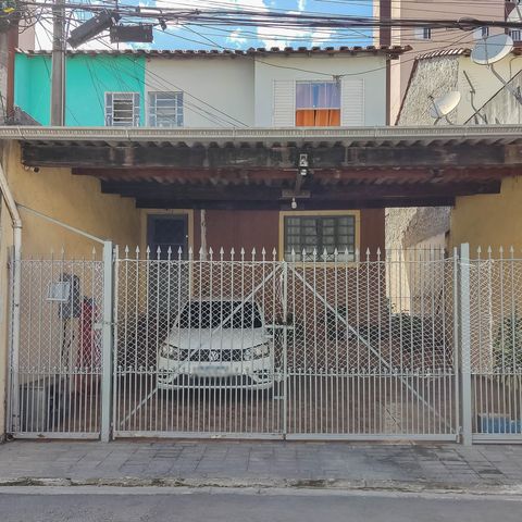 Casa à venda com 200m², 2 quartos e 3 vagasFachada 