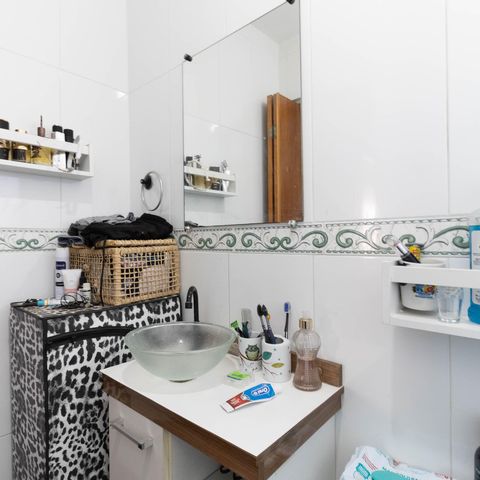 Casa à venda com 200m², 2 quartos e 3 vagasBanheiro 
