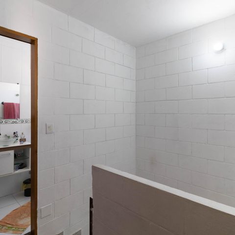 Casa à venda com 200m², 2 quartos e 3 vagasEscada