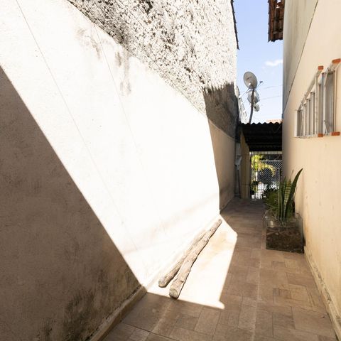Casa à venda com 200m², 2 quartos e 3 vagasCorredor Lateral 