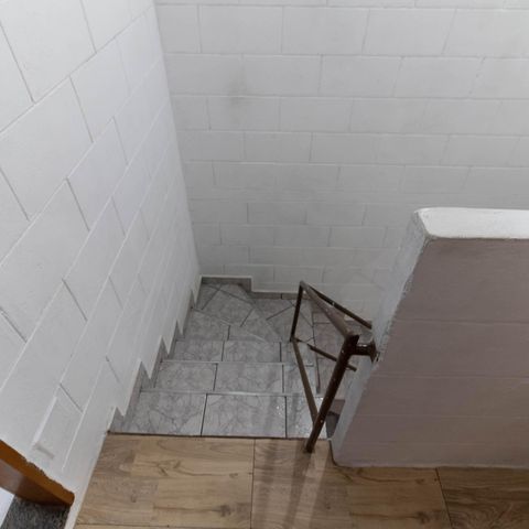 Casa à venda com 200m², 2 quartos e 3 vagasEscada