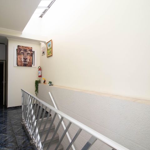 Casa à venda com 539m², 4 quartos e 4 vagas Casa à venda com 539m², 4 quartos e 4 vagasHoll- Quartos
