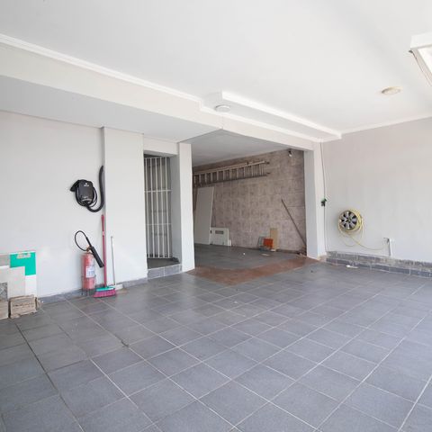 Casa à venda com 539m², 4 quartos e 4 vagas Casa à venda com 539m², 4 quartos e 4 vagasGaragem