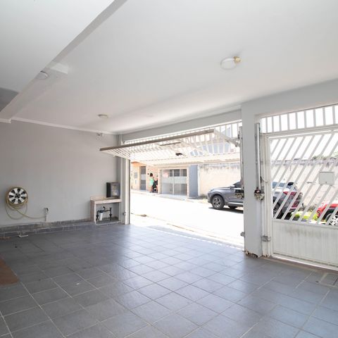 Casa à venda com 539m², 4 quartos e 4 vagas Casa à venda com 539m², 4 quartos e 4 vagasGaragem